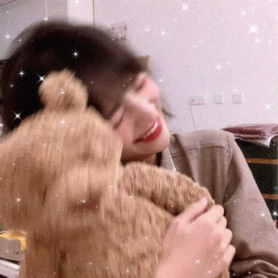 泡沫欢腾的香槟美酒